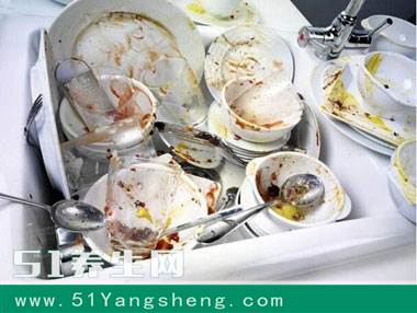 天冷不想洗碗, 但是碗会长细菌, 教你一招, 省时省水不伤手!