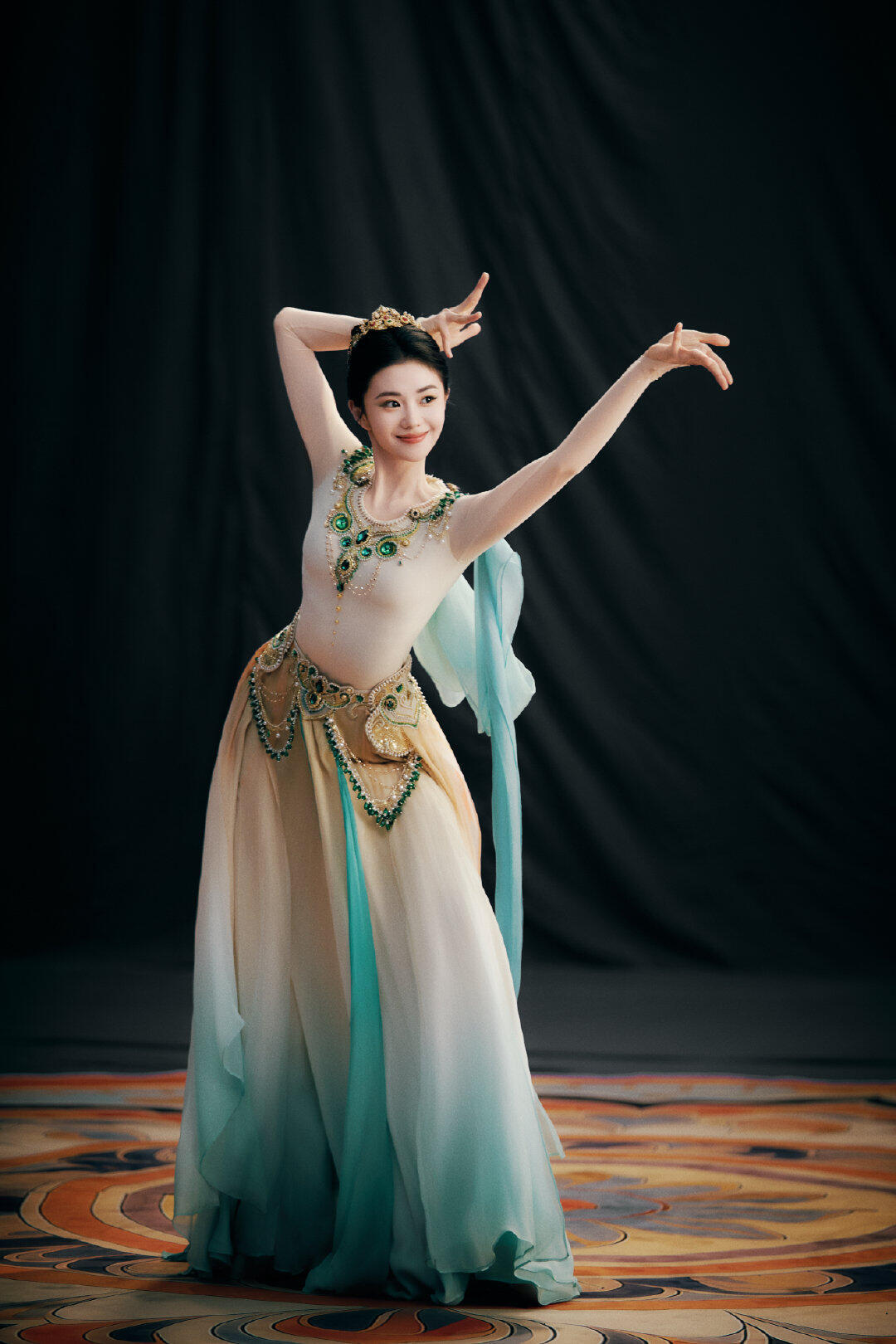 刘浩存的春晚造型，不愧是北舞严选！