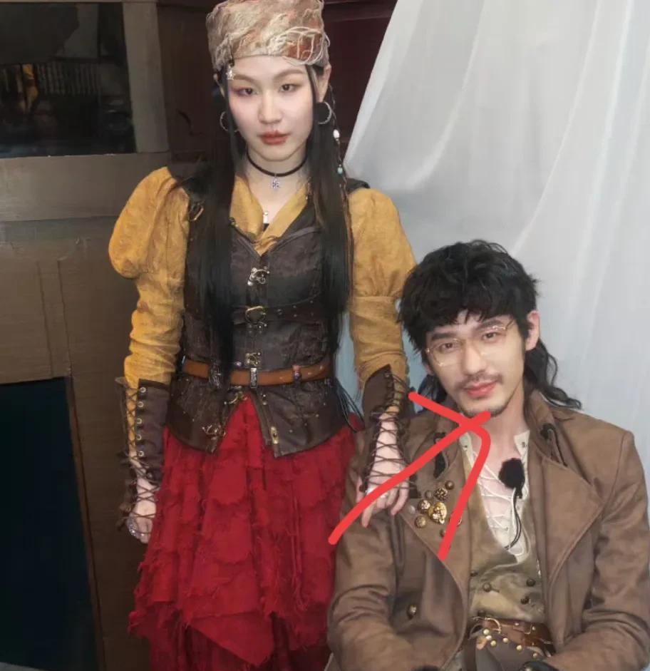 白宇长得再帅，演技再好，但是有一点是硬伤金靖一句话就暴露出了他的问题，那就是他