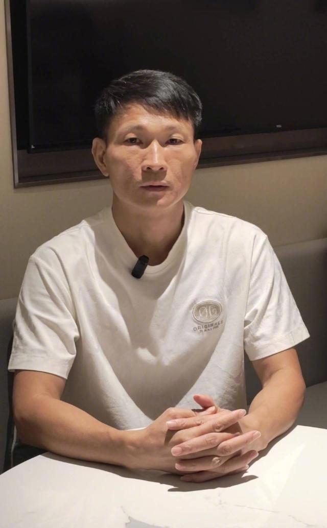 这个江西抚州的万某，2025年发现两个成年的子女都不是亲生，更天塌的是老婆还把
