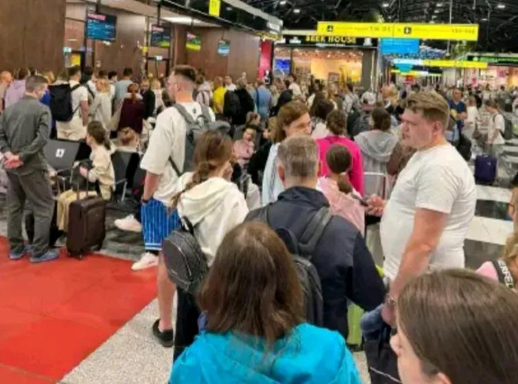 俄媒消息，一位东正教大主教近日呼吁，广大俄罗斯青年不应该抛弃养育自己的祖国文化，