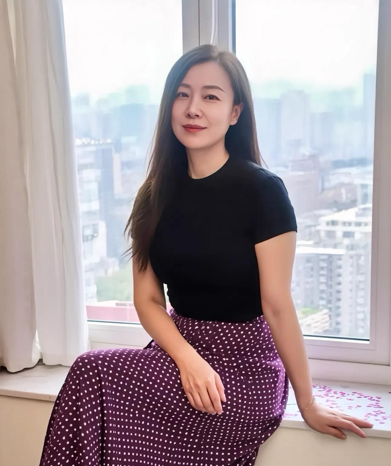 就这样干干净净的女生，年过40了，还有人喜欢吗？