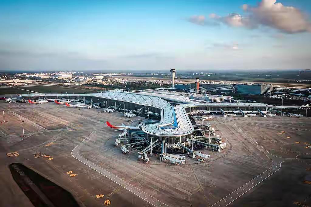 全球航司连夜打飞的来海南：不是度假，是把飞机送进“ICU”抢床位！1.凌