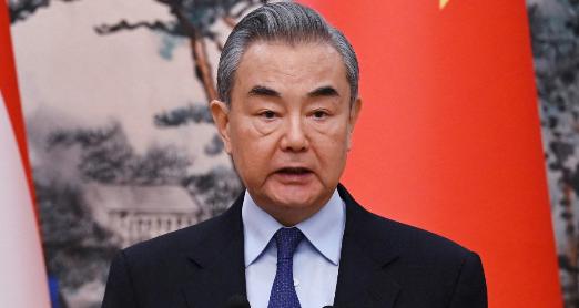 眼看土库曼斯坦、阿联酋相继出访中国，英国坐不住了。 你看，伊朗外长前脚刚夸完