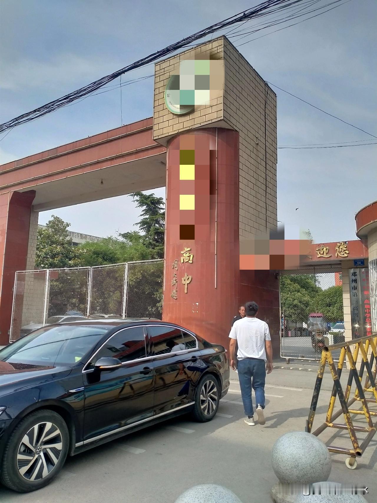 你认为教师的品格会影响到学生吗?教师的品格会直接影响学生。即便学富五车，人品