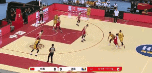 中国男篮当家中锋胡金秋真是太霸气了！在今天进行的中国男篮和波黑男篮的第二场热身赛