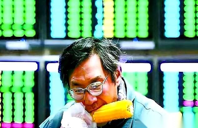 一位学者指出了眼下股市里最尴尬的一幕：主力资金费尽力气把股价拉上了高台，回头低头