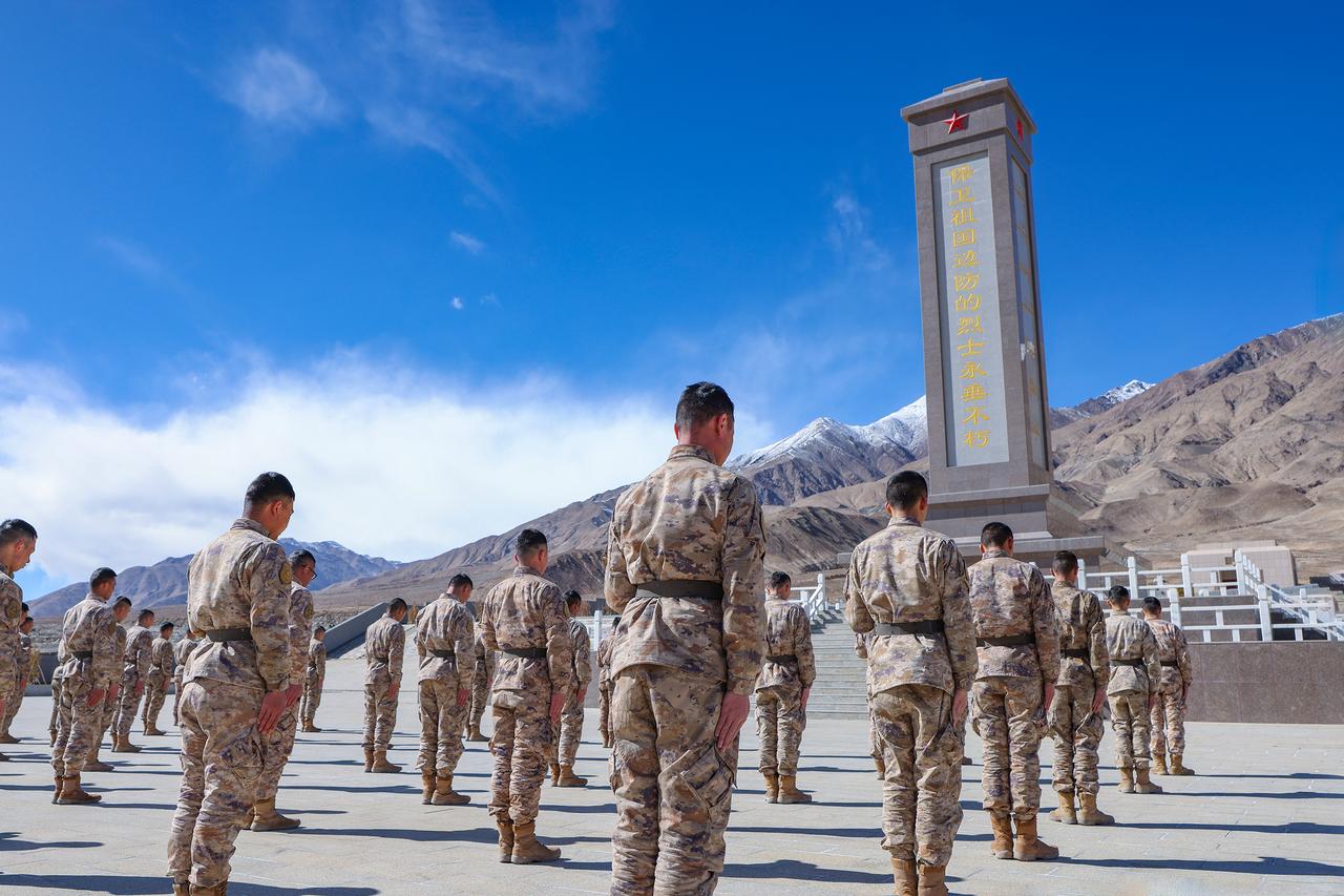 海拔4280米，镜头里的这一幕让人破防！边防战士全成了“马赛克”，这才是我们该追