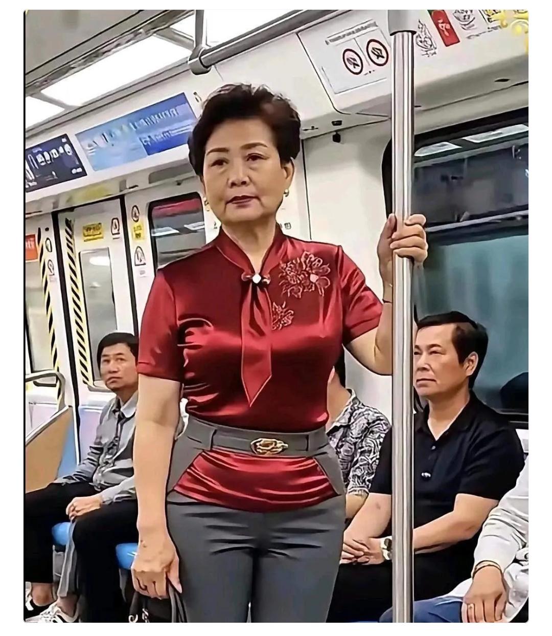今天在地铁上，看傻了。真的一点不夸张。有一位六十多岁的阿姨上来了，她的打扮