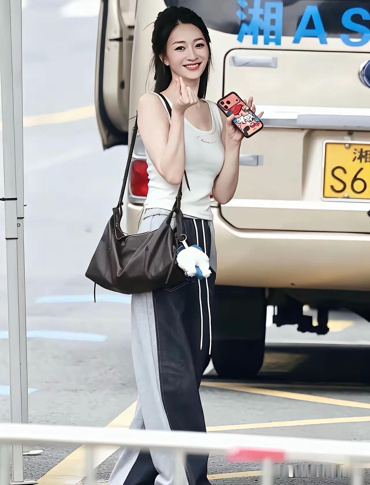 不得不承认，李小冉的白，果然不是浪得虚名！