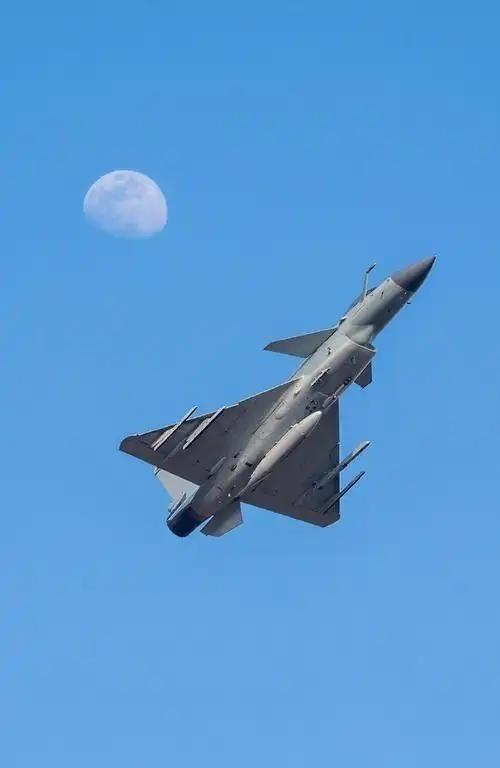 现在终于搞明白为什么歼10C卖不出去了，因为大部分的国家都在等土耳其仿制的歼10