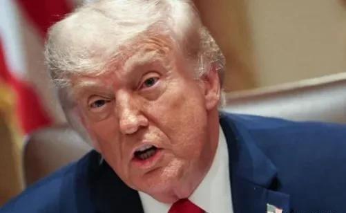 霸权觉醒！特朗普终于想通了。中国是威胁，但真正把美国拖进中东泥潭、让霸权千疮百孔