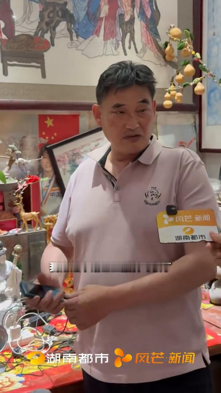 新买的手机，我那个手机是2g的，走在很多地方都没信号，耽误事。这个还是诺基亚，我