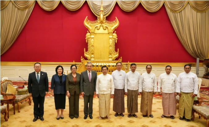 没人想到，缅甸这次居然这么干脆！当地时间4月25日，内比都的会场里，缅甸新任