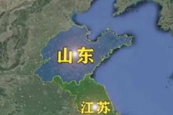 山东与江苏对比：1.论面积：山东大于江苏。2.论人口：山东多于江苏。3