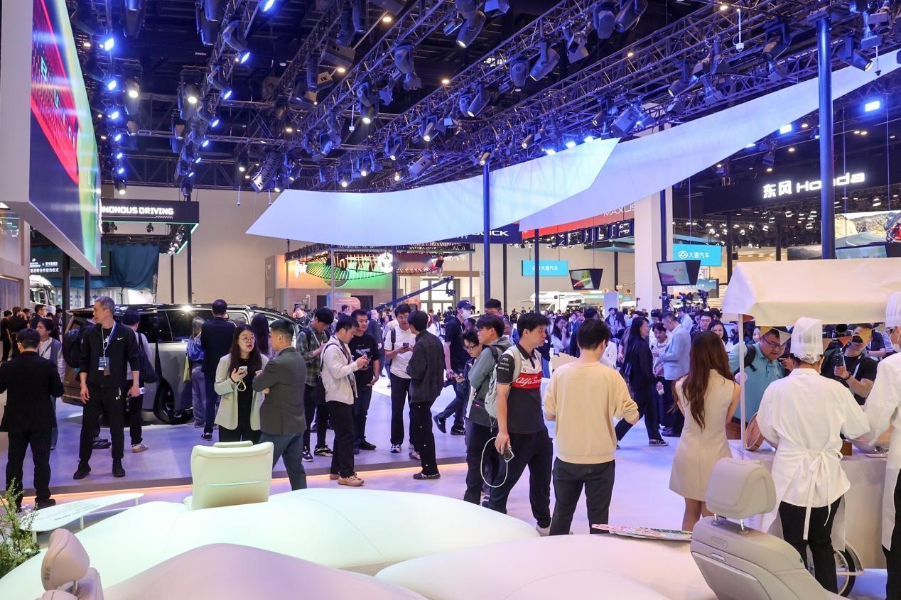 北京车展探馆：别克至境E7热度爆棚！坐稳20万内家庭SUV首选？2026北