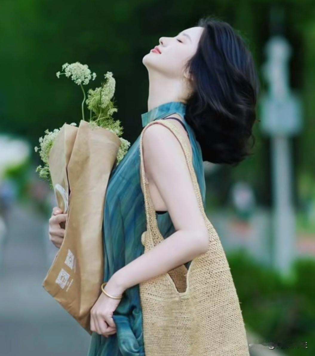 昨天晚接小女儿时和闺女的同学妈妈聊了几句。她大儿子已经二十多岁在美国读书，又生了