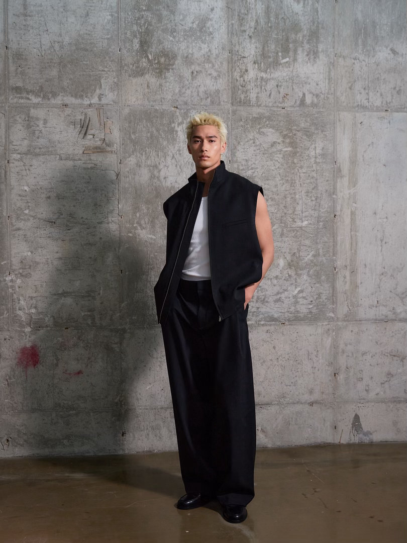 COS首尔大秀，程潇、王霏霏、陈昊宇、米卡惊艳亮相首尔时尚秀场简约极简穿搭尽显高