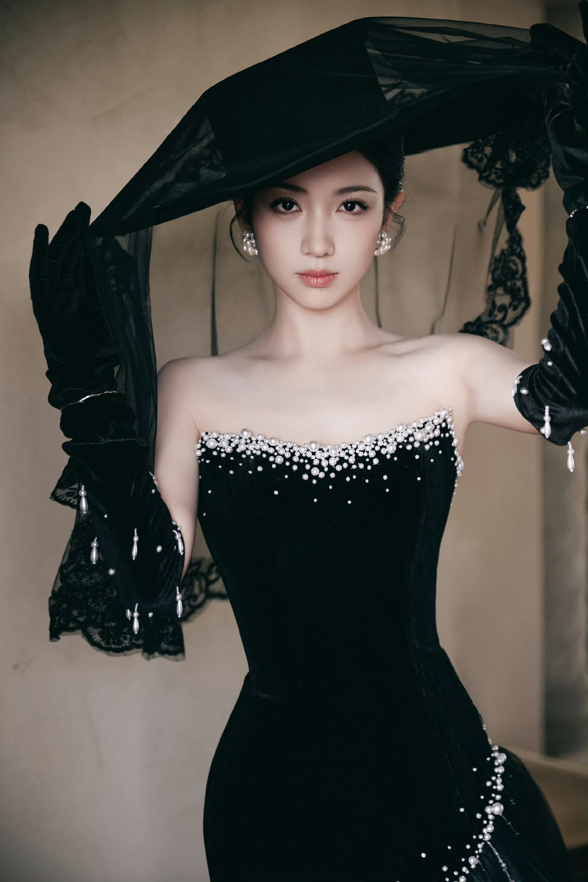 哇哇哇，是代露娃新图我们有救了，女王级别！！你真的要美死我[期待