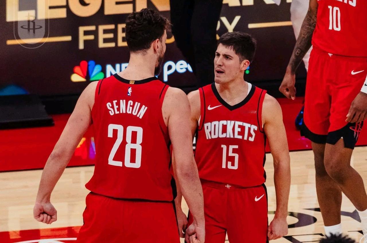 推荐火箭交易：目标是有效补强后卫与中锋1、与公牛队交易（说服范弗利特同意交