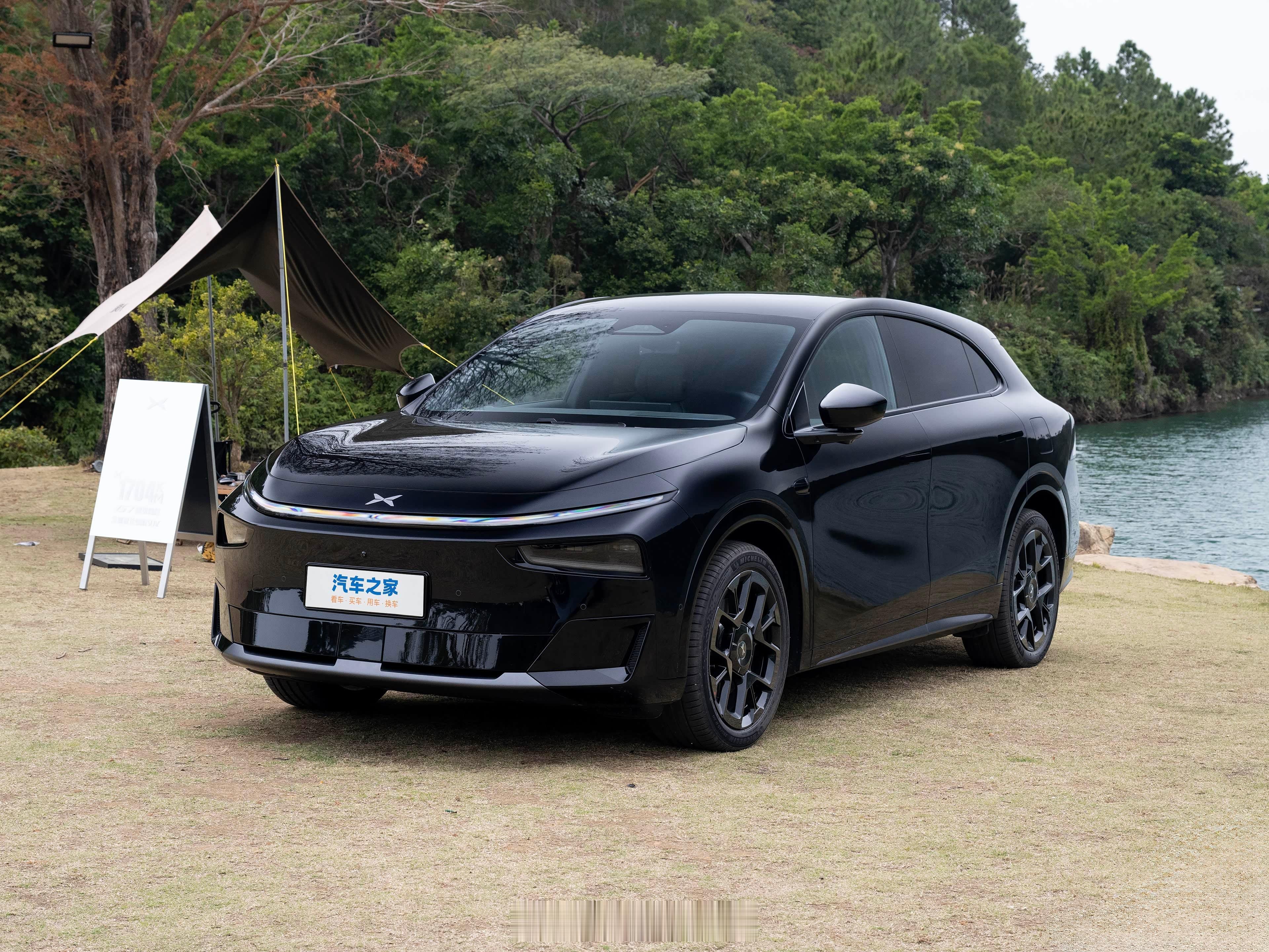 小鹏G7增程版实车亮相800V平台+55.8度大电池800V高压平台5C超充电