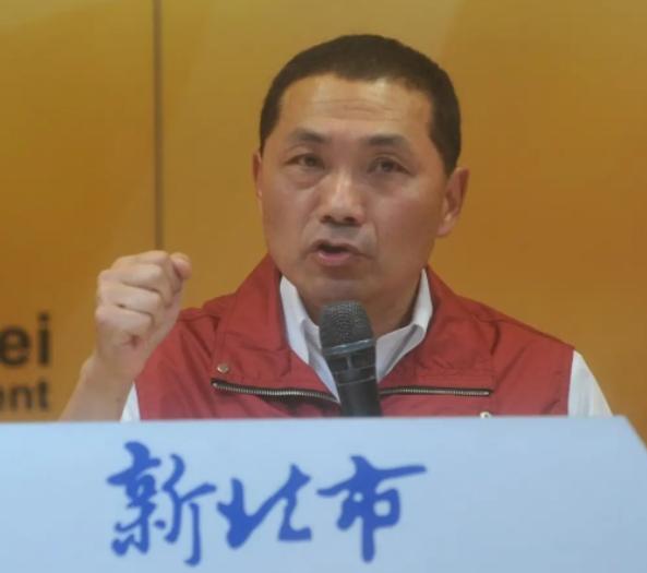 侯友宜这次真的尴尬了！新北选战打到白热化，国民党一套组合拳下来，反倒把他架在火上