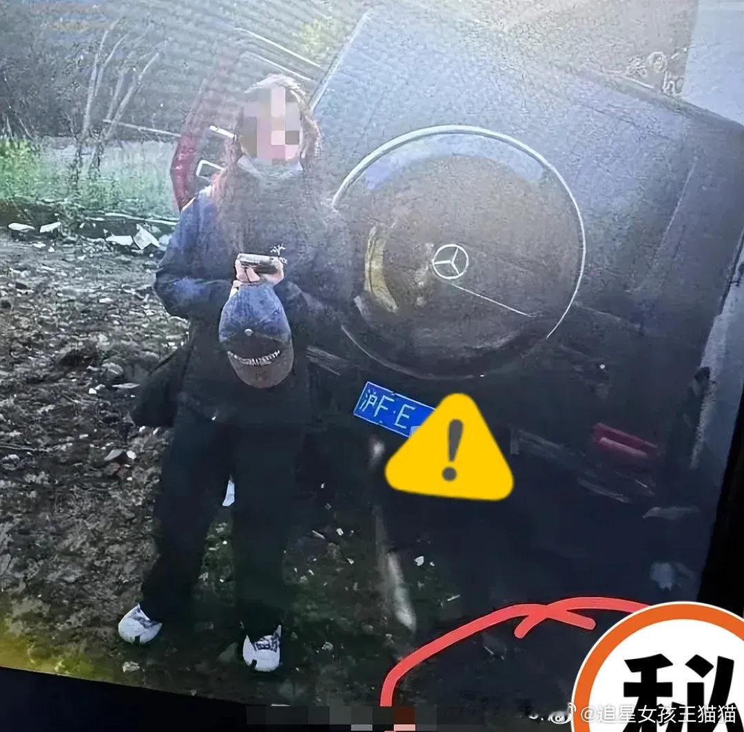 曝金晨交通事故监控截图在这张被曝光的时间标注为2025年3月16号的图片里，金晨