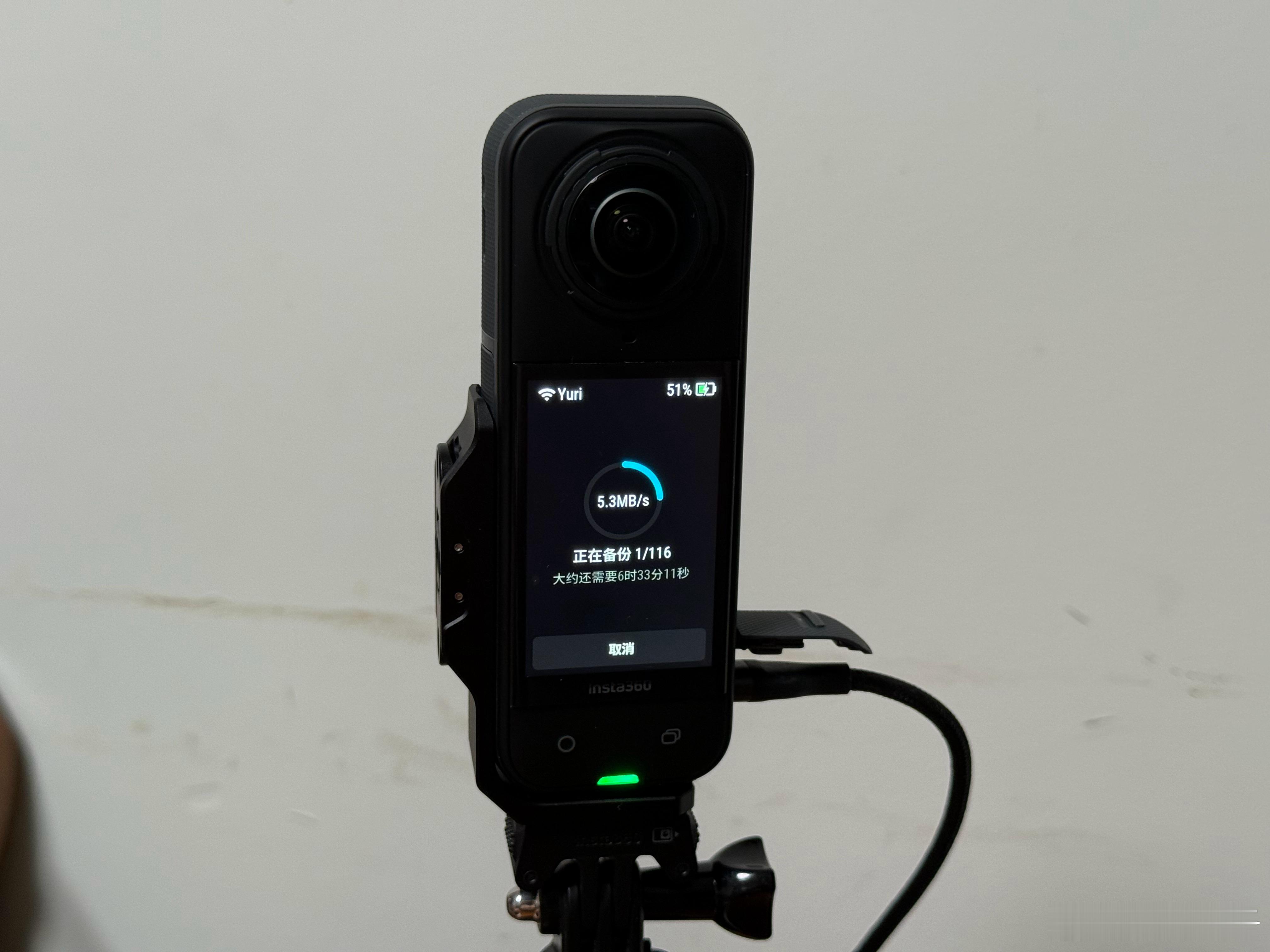 运动相机居然也有云服务了insta360X5到家自动连接WiFi，把素材全部传