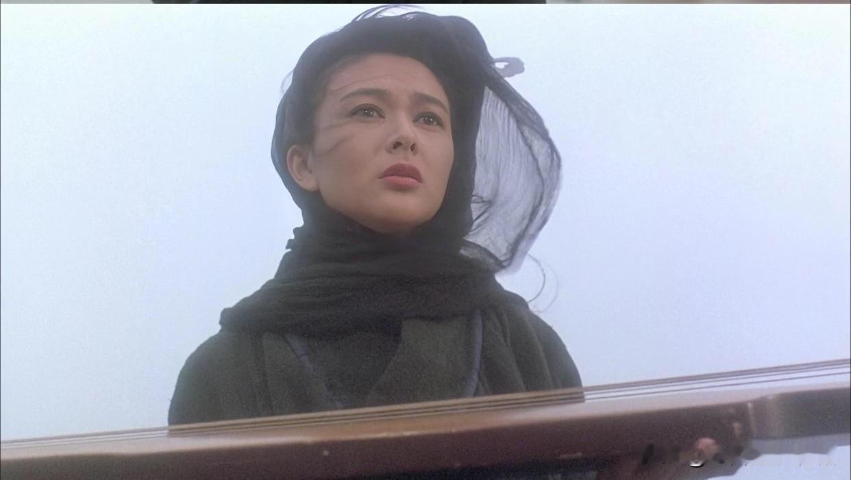 要说《笑傲江湖》里最美的任盈盈，关之琳和张敏两版虽然各有千秋，但我还是坚定地pi