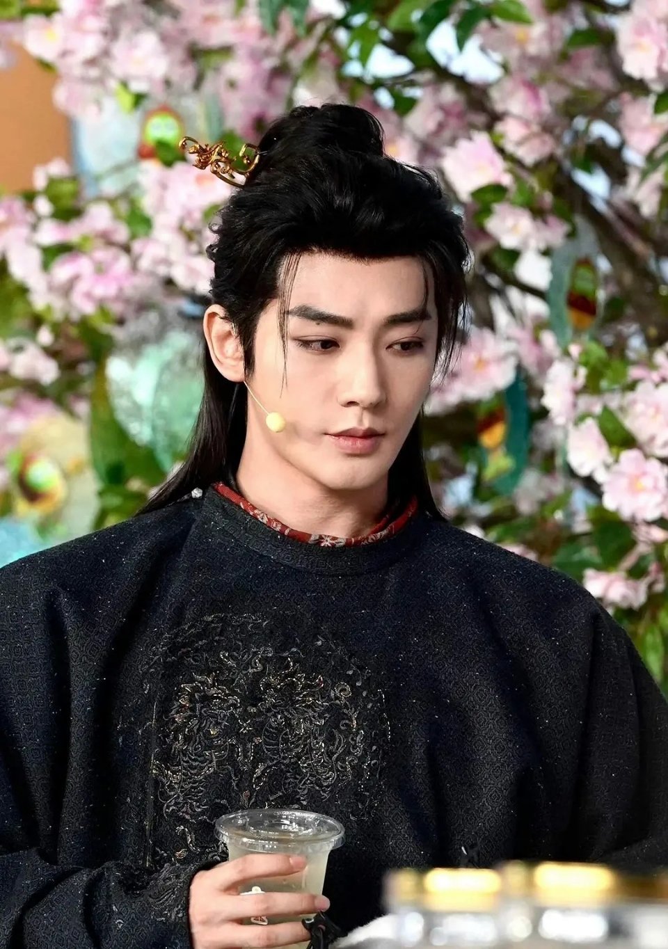 邓为抠脚好久，好不容易进组，有了自己的一番剧。结果播不了了,这可怎么办