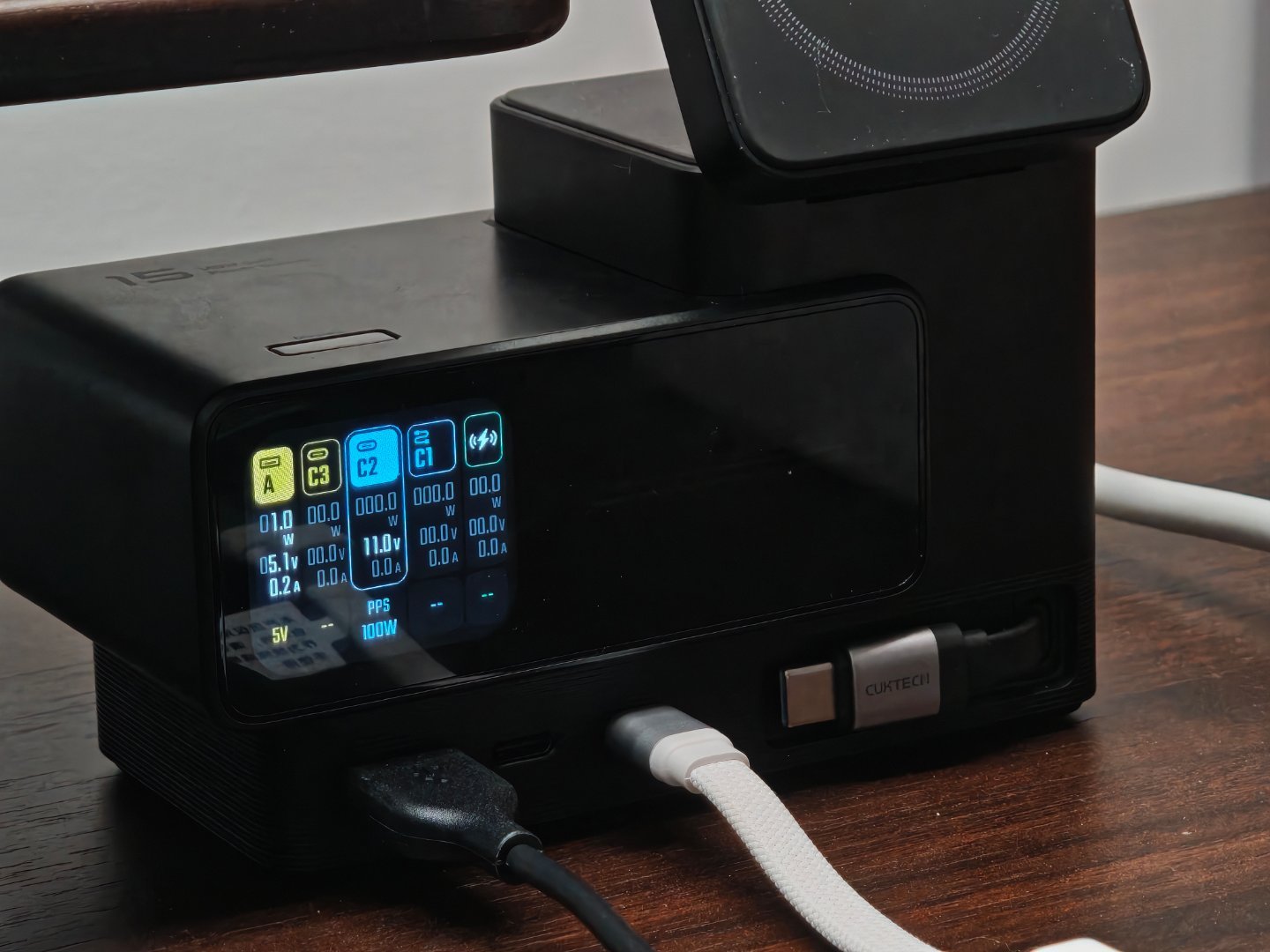 15号桌面充电站用着真爽啊