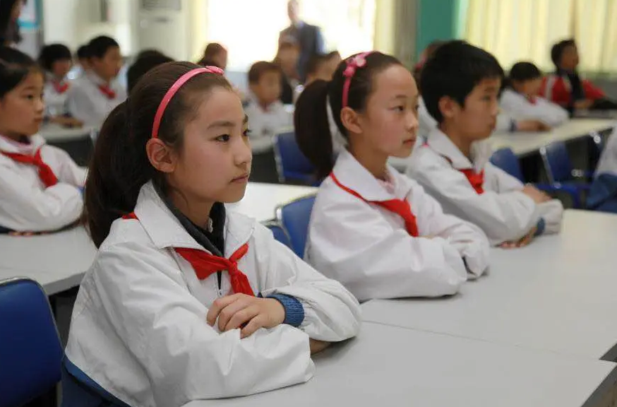 小学生沉迷游戏想休学, 家长直接一招制敌, 网友: 用魔法打败魔法