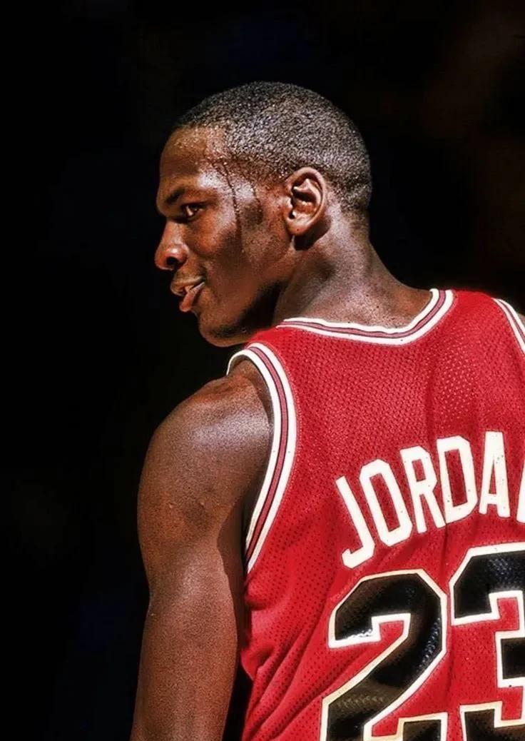 迈克尔·乔丹在1987年单赛季拿下3000分；近40年后，再也没有球员能够在一个