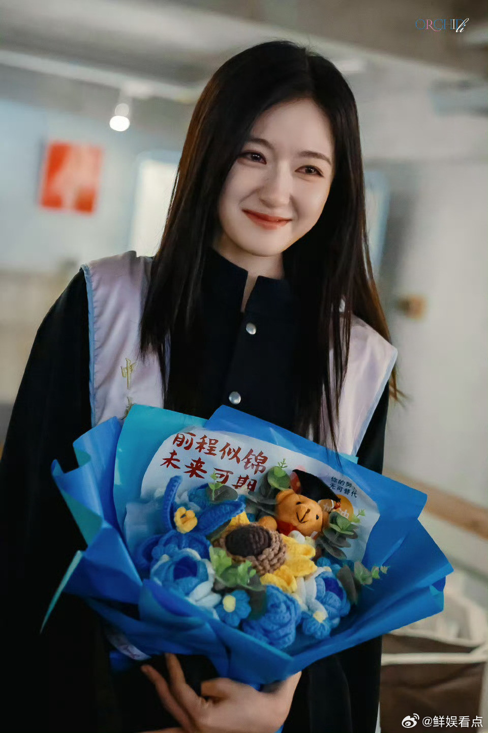 李兰迪海岛舒服日志杀青捧花照李兰迪海岛舒服日志杀青捧花照来啦！李兰迪海岛舒服日志