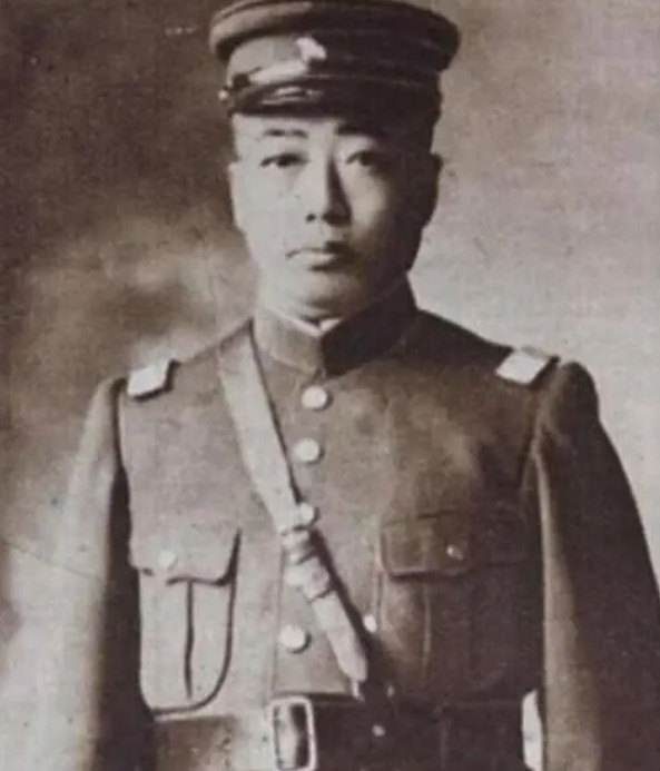1929年1月5日，张学良给杨宇霆的父亲祝寿，到杨府时，副官大喊：“总司令到！”