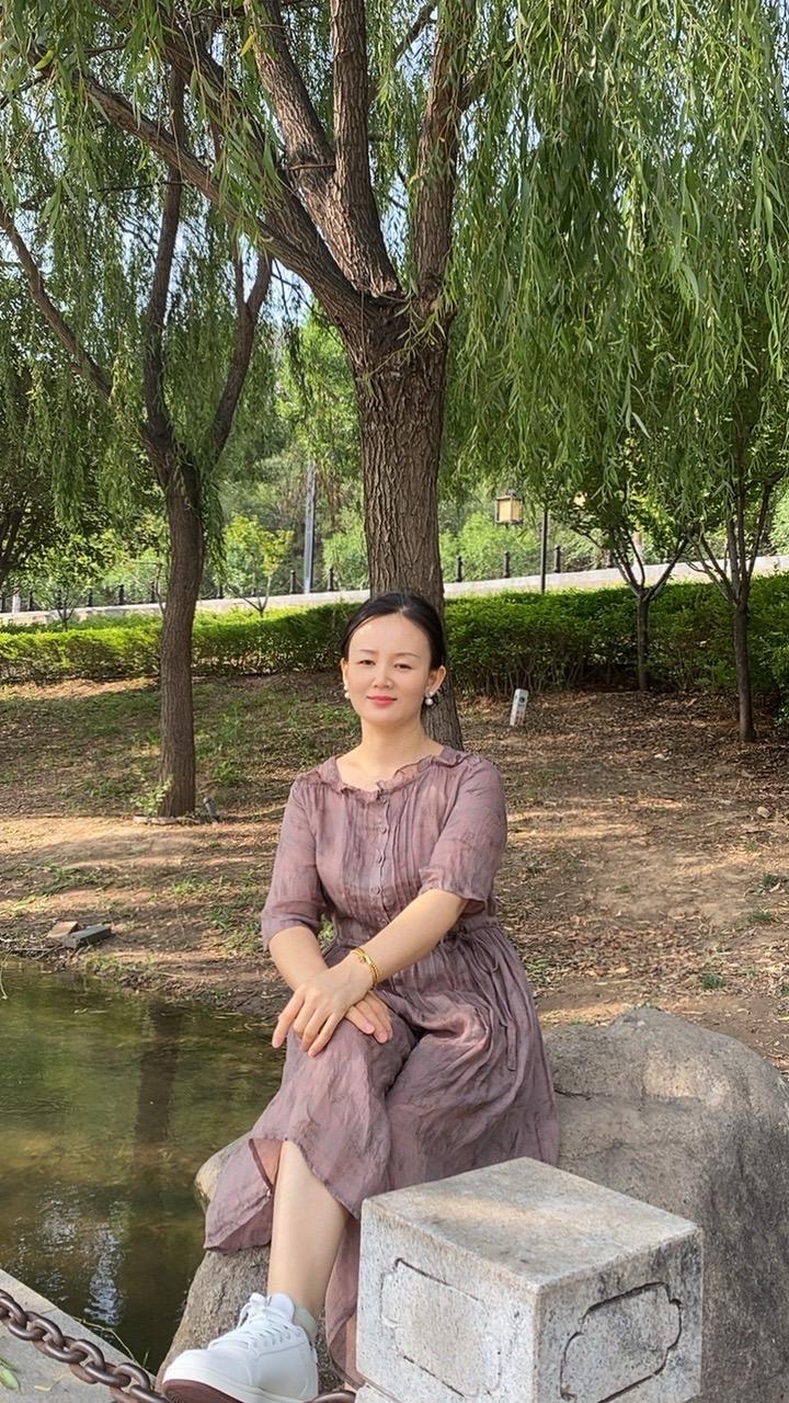 被爱是运气，自爱是底气，当你足够爱自己，你就会发现，有没有人爱你并不重...