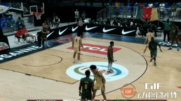 U19男篮世界杯上出现逆天乌龙！在喀麦隆对阵澳大利亚的比赛中，喀麦隆队在终场前5