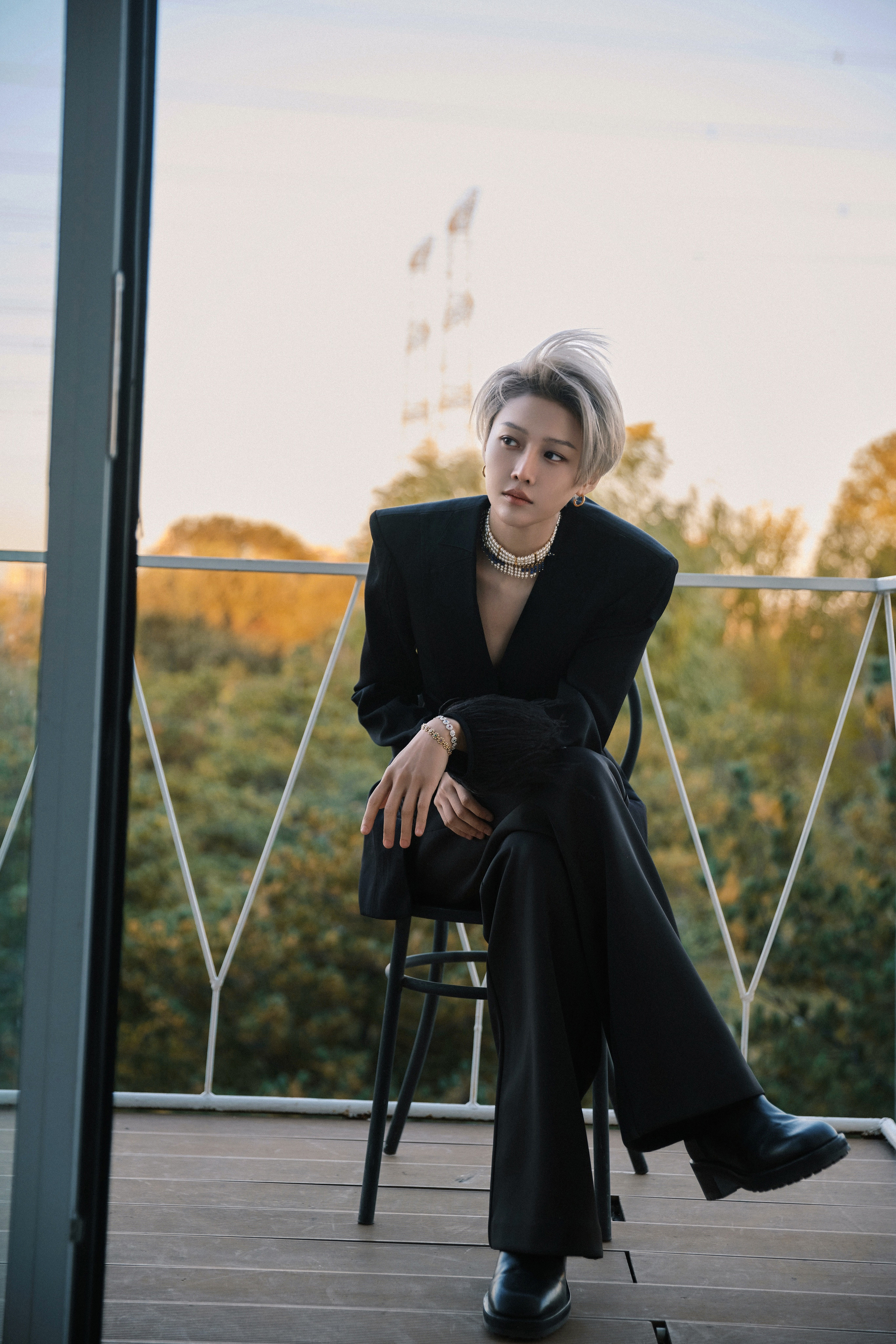 刘雨昕今日出席Sisley希思黎直播活动造型图集，带来AllBlack时髦穿搭