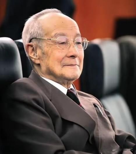 不查不知道，一查吓一跳!原来我国之所以在稀土方面占据如此巨大的优势，很大程度上是