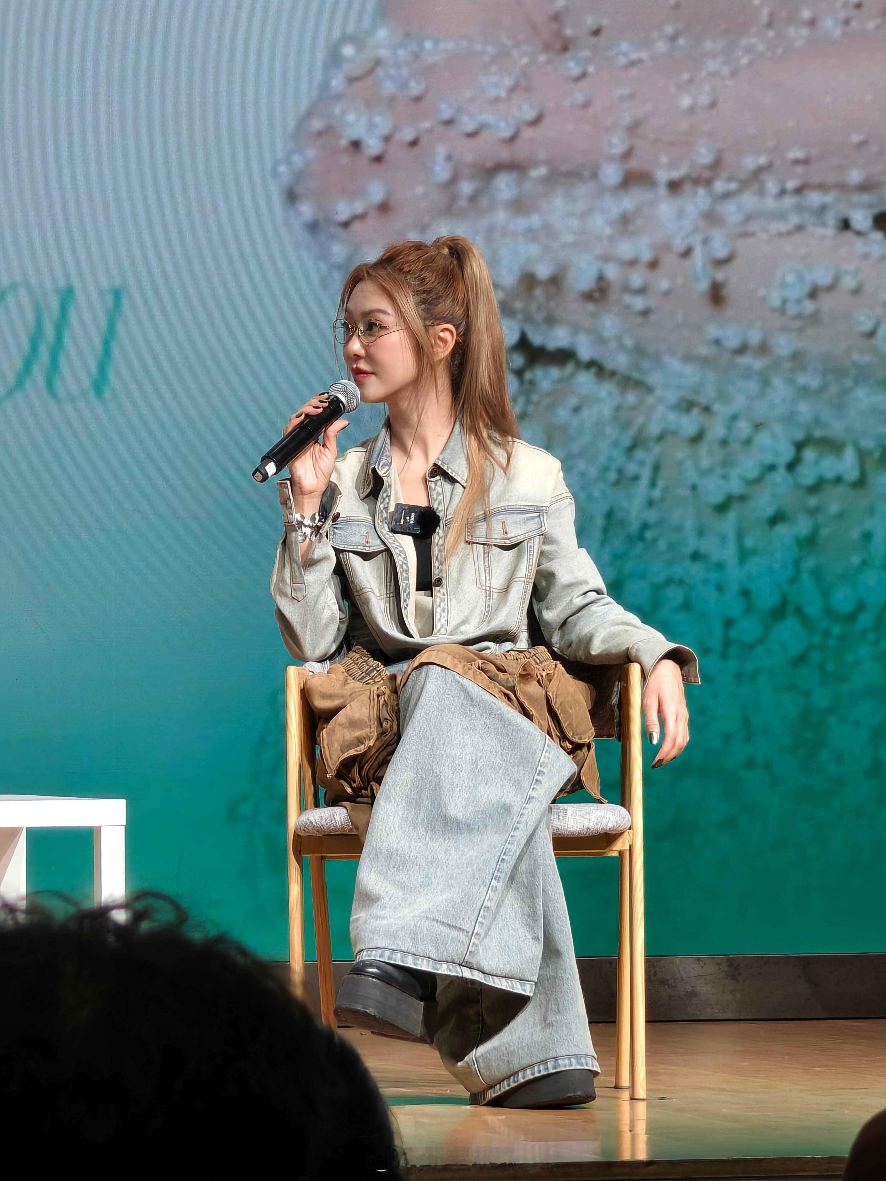 怎么看薛凯琪也不像有40多岁的人啊