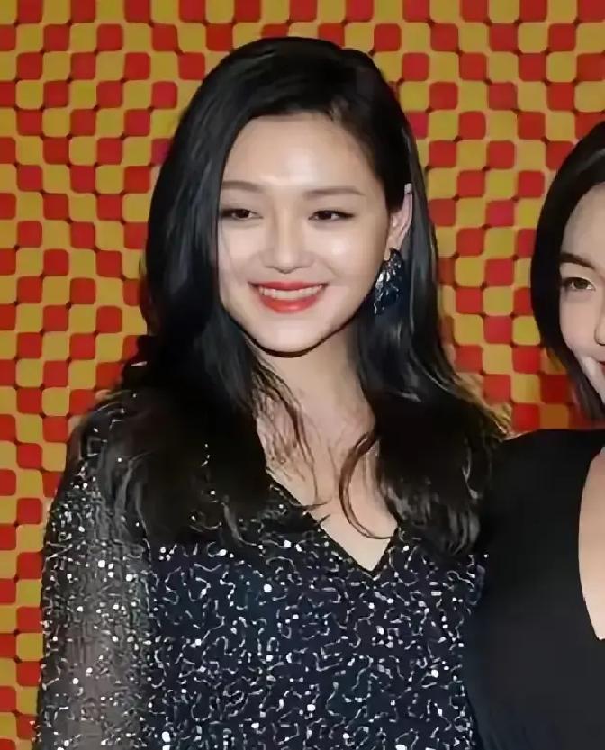 具俊晔飞回首尔录制综艺的那个下午，大S抵押了台北的房子。你算算这笔账。他在