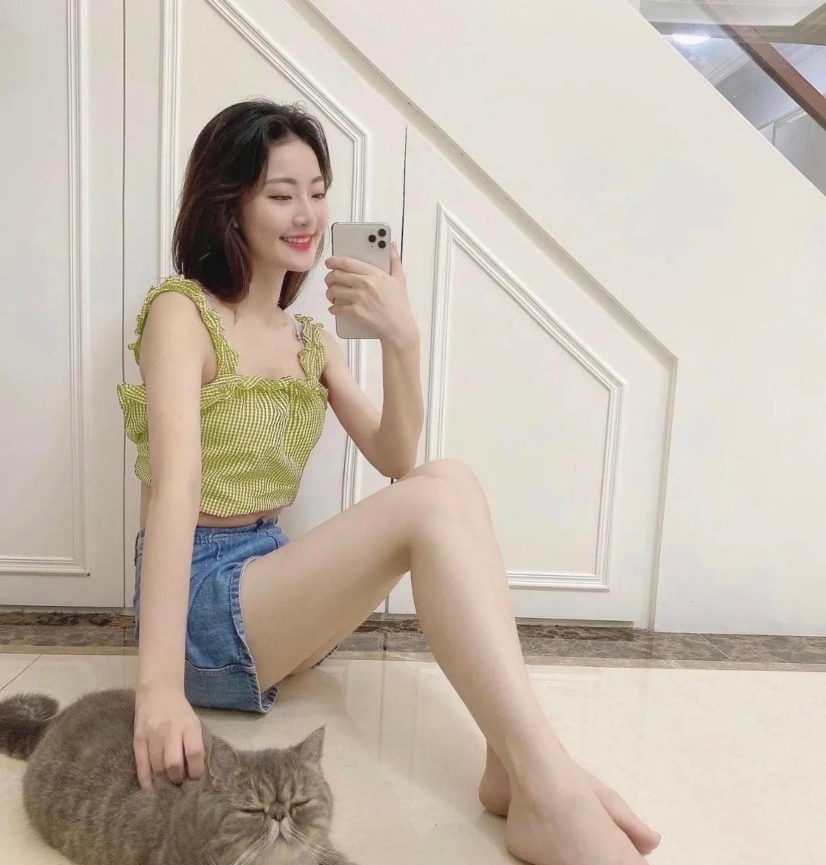 王卓淇，168cm，足够美。