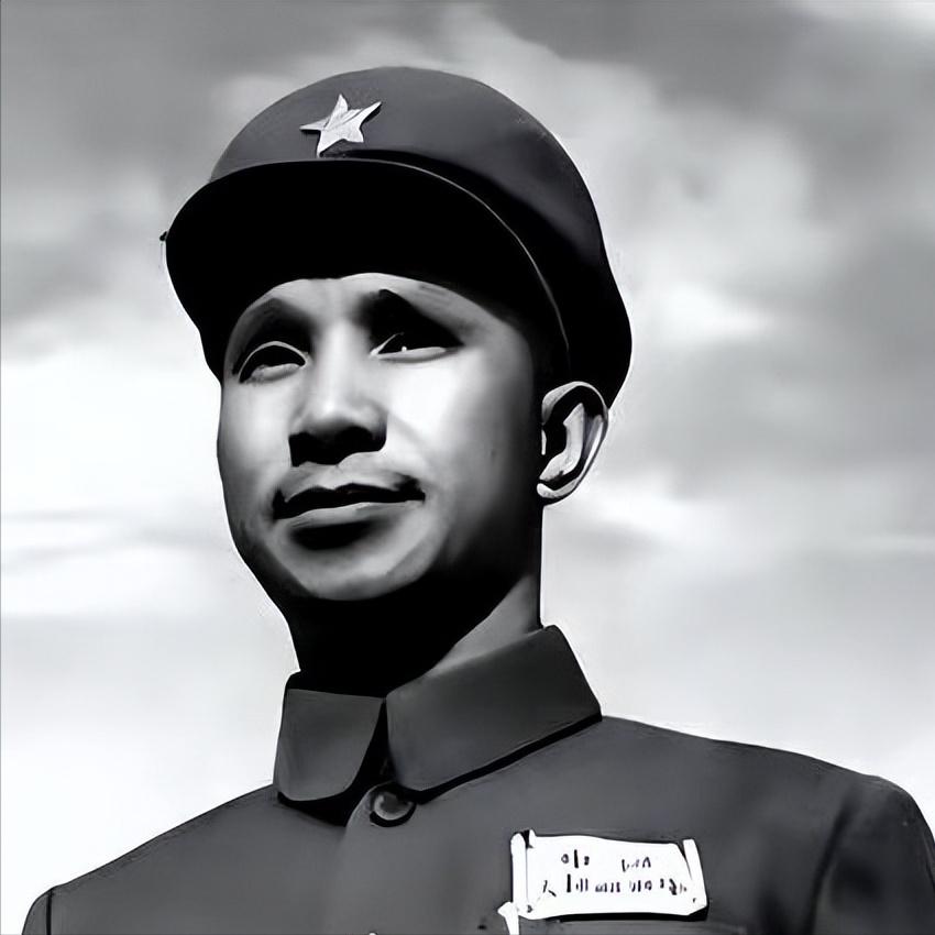 仗打到最要命的时候，粟裕给中央发电报，说能不能给每个战士搞半斤猪肉，五包烟。中央