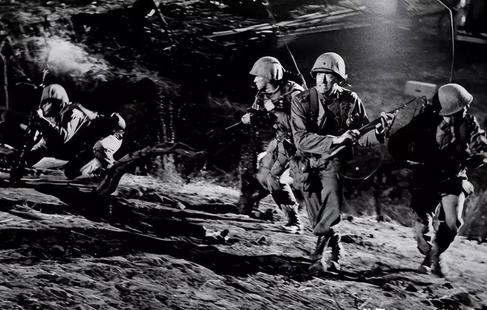 抗美援朝战争中国“自杀式打法”让美国吓破胆，为什么美国人就珍惜生命。在黄草岭，4