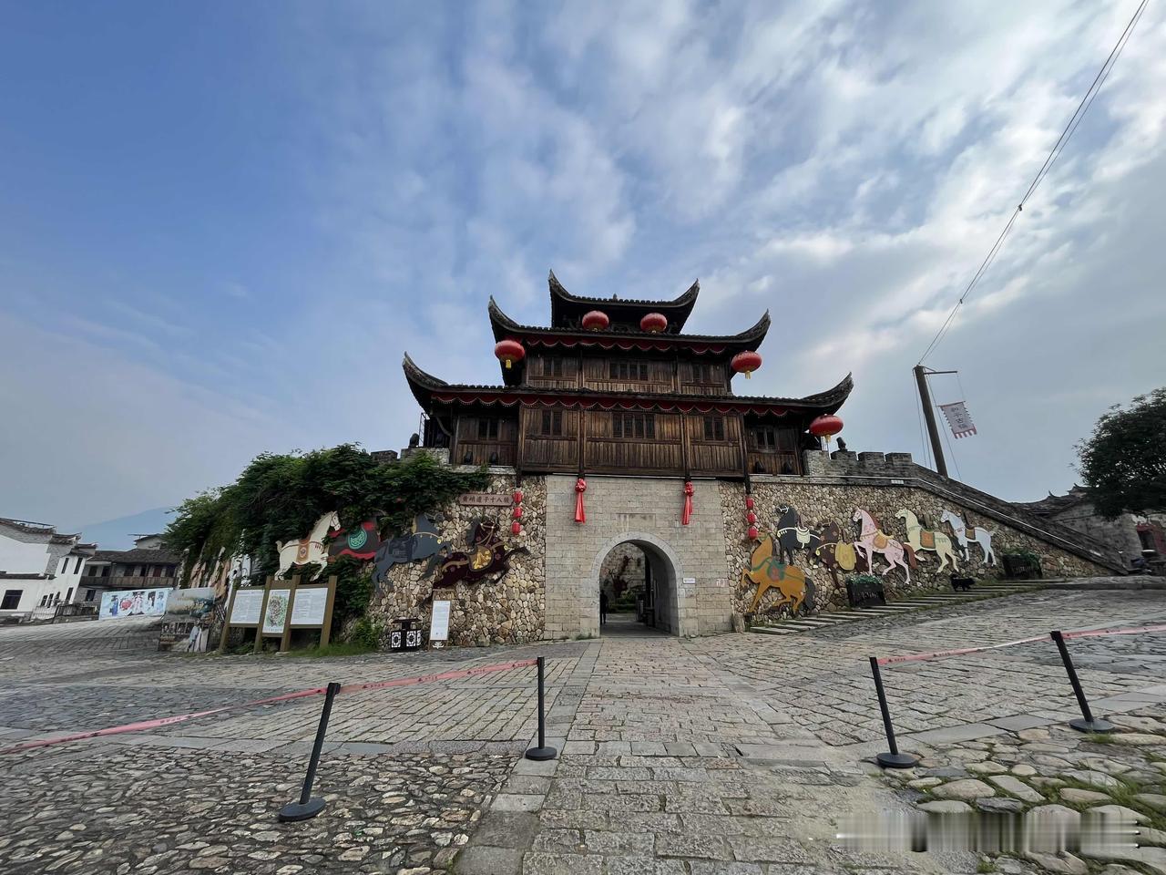 藏在福建邵武深山里的和平古镇，始建于唐代，距今1400多年，国内少见的城堡式古村