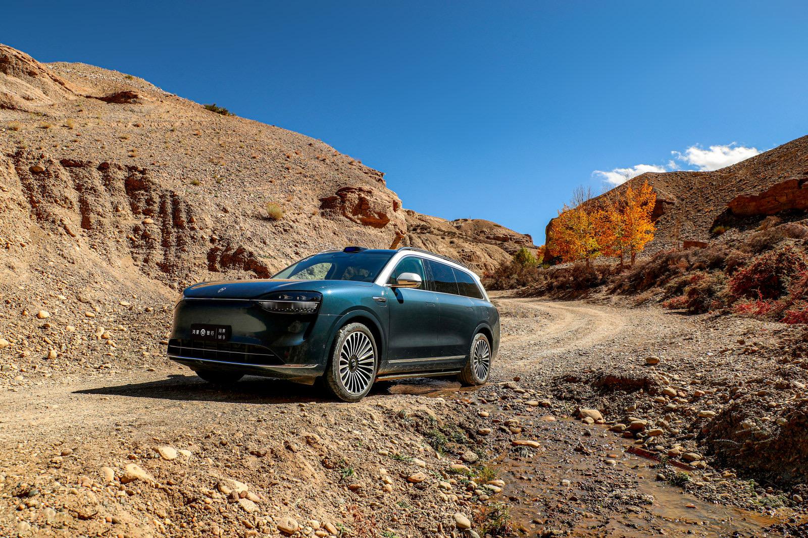 问界M9凭什么站稳高端市场？信任从来不是靠喊出来的问界M9用一组数据...