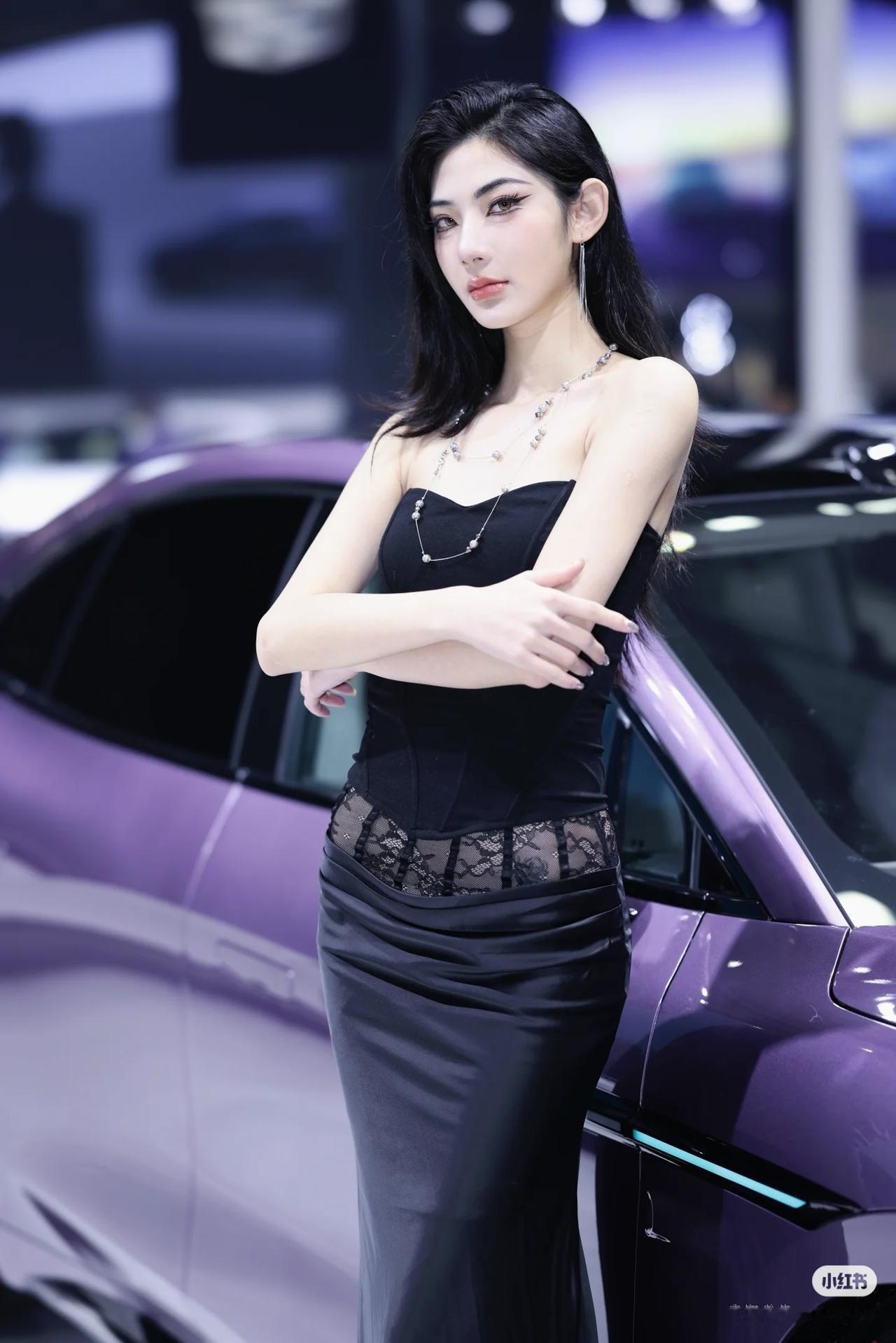 晒图笔记大赛美女车模穿搭写真