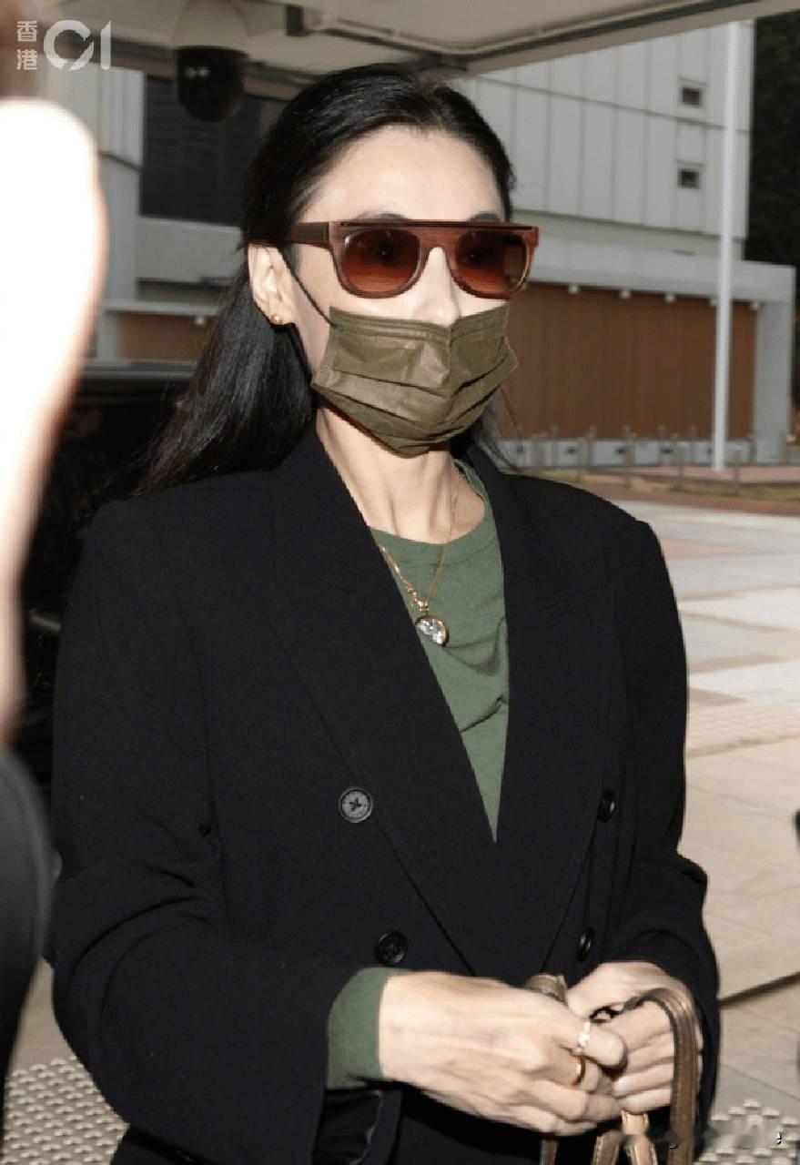 12月8日，张柏芝情绪失控崩溃大哭！2011年收取4000万港元预支片酬后未履