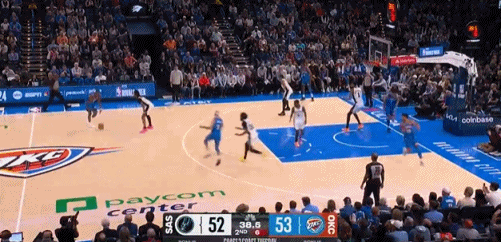 败人品，雷霆119-98大胜马刺，这场比赛亚历山大这个球真是败人品，球迷看到都觉