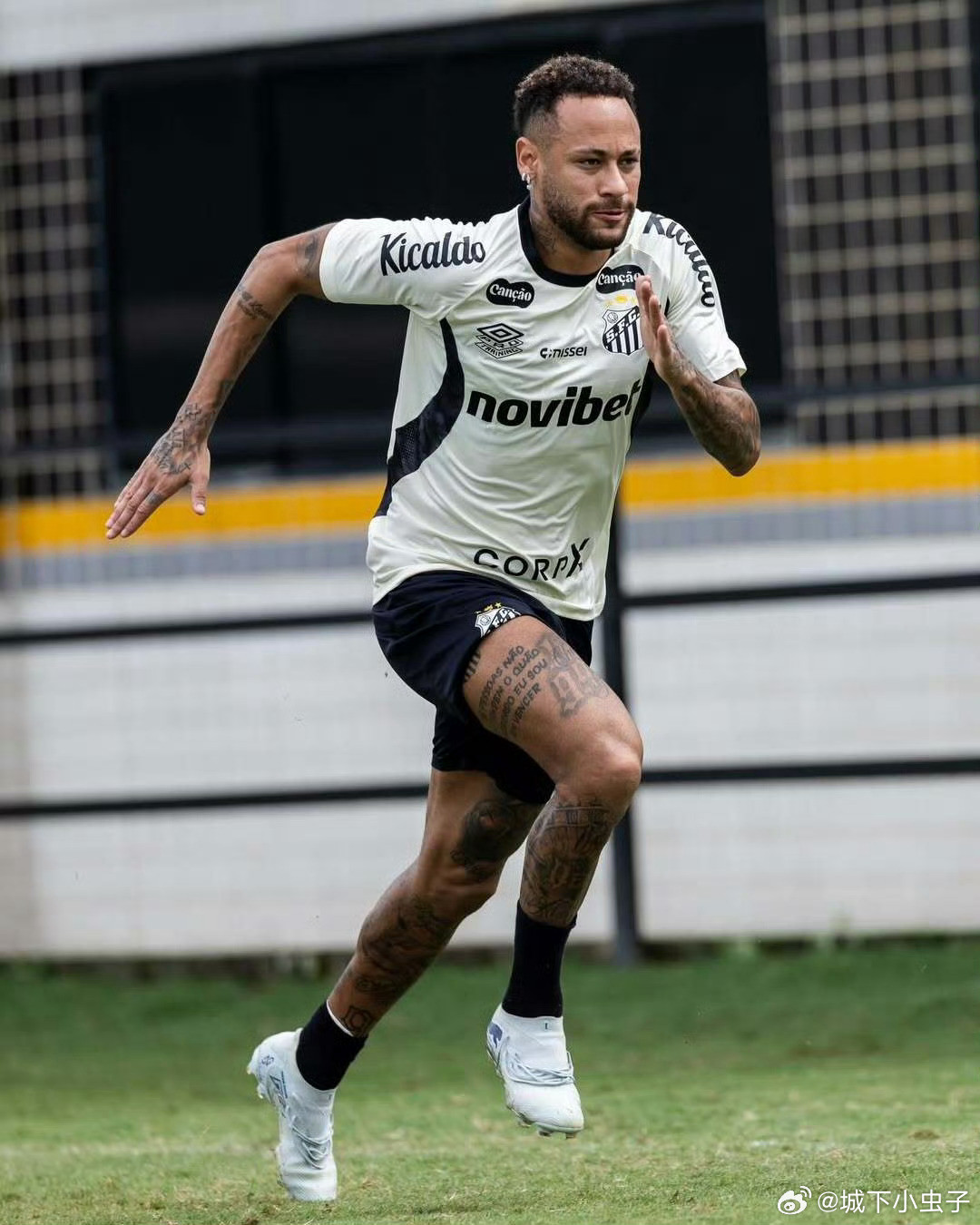 内马尔内马尔内马尔：训练让我快乐😁